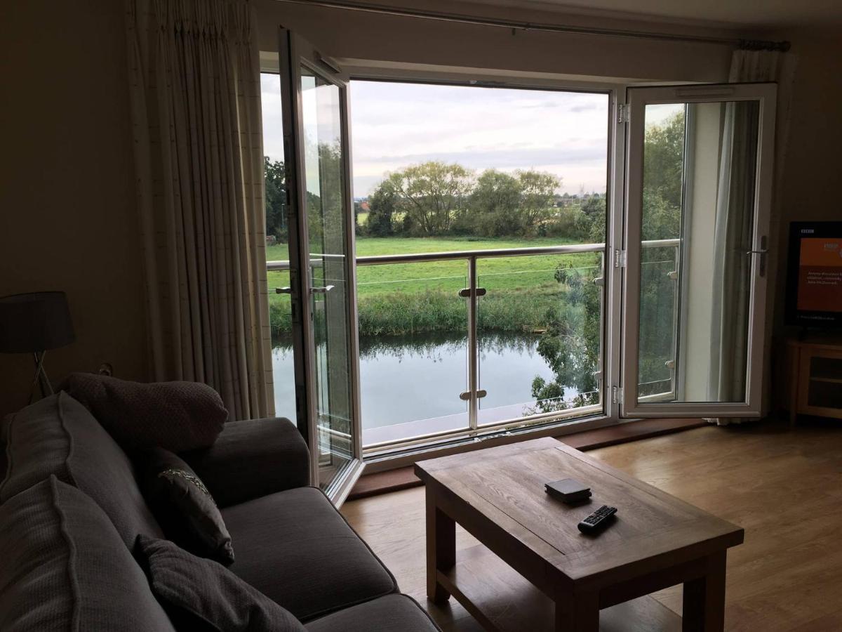 Penthouse Apartment On The River - 65 Skipper Way Saint Neots Exterior photo